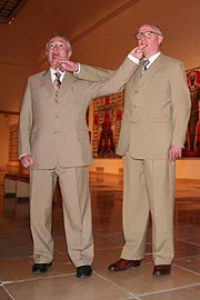 Gilbert & George kamen zur Ausstellungseröffnung am 10.06.2007 (Foto: MartiN Schmitz)